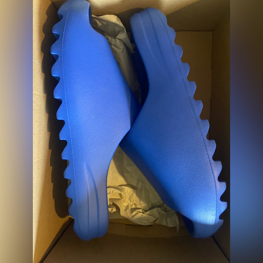 Yeezy Slide size 16 ID4133 Azure.